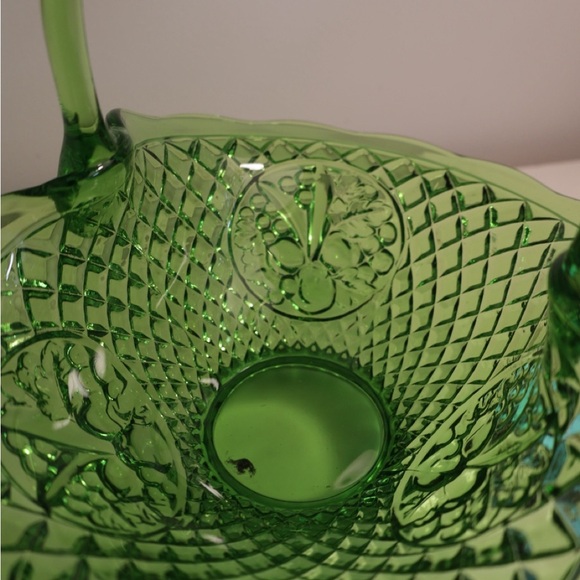 Elegant Green Glass Basket Vintage glass farmhouse MCM fruit basket home decor - Picture 4 of 5